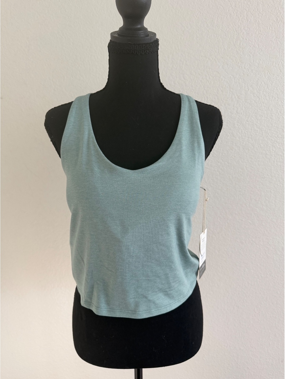 Vuori Halo Performance Crop Tank 2.0 in Sea Spray Heather -aerie alo athleta